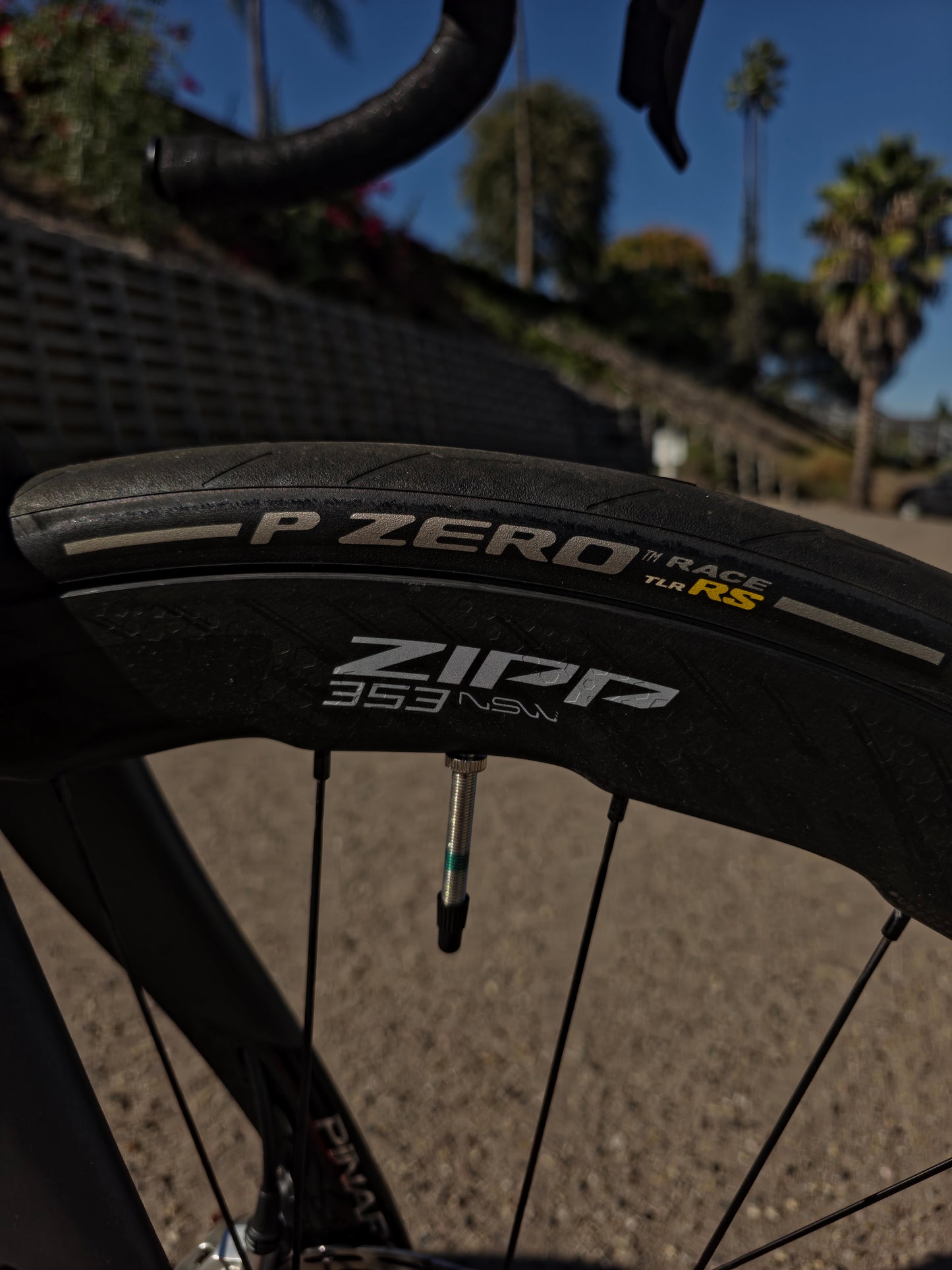 2024 Pinarello Dogma X SRAM Red AXS (Demo Bikes)