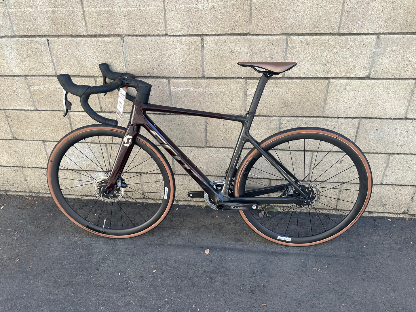 2023 Scott Addict RC 10 (54 and 56 available)